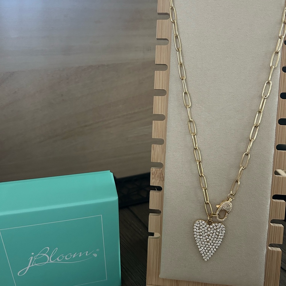 Gold Heart Pendant Necklace - New!